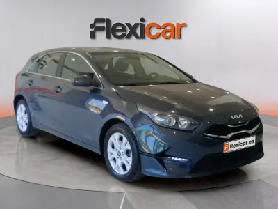 Usado Kia Ceed 136 CV (100 kW) 2023 Gris Utilitario