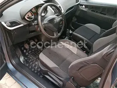 Begagnad Peugeot 207 90 HK (66 kW) 2006 Grå Sedan