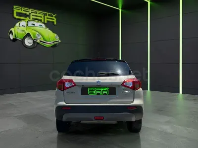 Usado Suzuki Vitara GLX 120 CV (88 kW) 2015 Blanco SUV