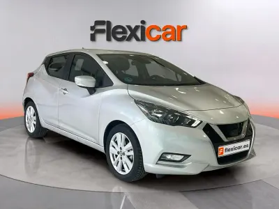Usado Nissan Micra Acenta 92 CV (67 kW) 2022 Gris Utilitario