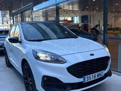 Usado Ford Kuga ST-Line X 225 CV (165 kW) 2024 Blanco SUV
