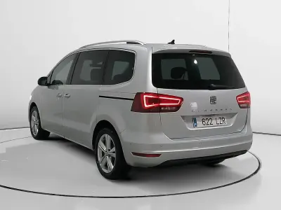 Usado Seat Alhambra XCELLENCE 150 CV (110 kW) 2022 Gris Monovolumen