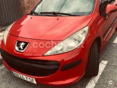 Usado Peugeot 207 70 CV (51 kW) 2007 Rojo Berlina