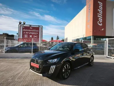 Usado Peugeot 208 Allure 100 CV (73 kW) 2025 Negro Utilitario