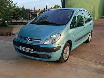 Usado Citroën Xsara Picasso 110 CV (80 kW) 2005 Azul Monovolumen