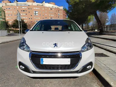 Usado Peugeot 208 Allure 82 CV (60 kW) 2016 Blanco Utilitario