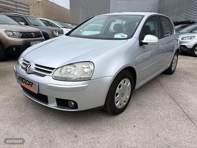 Usado VW Golf V Trendline 104 CV (76 kW) 2007 Plateado Berlina