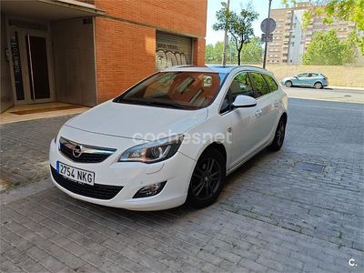 Używany Opel Astra Selective 140 KM (102 kW) 2012 Biały Kombi