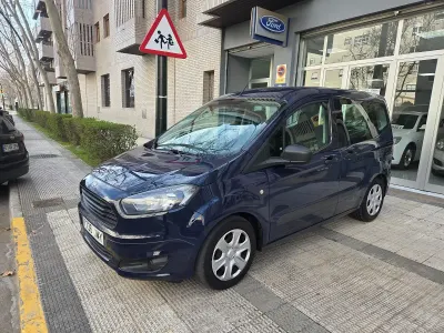 Usado Ford Tourneo Courier Ambiente 100 CV (73 kW) 2016 Azul Monovolumen