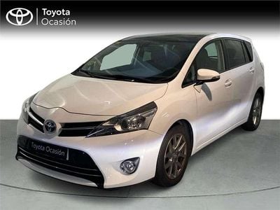 Käytetty Toyota Verso Skyview Edition 111 HP (81 kW) 2015 Tila-auto