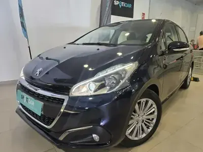 Usado Peugeot 208 Signature Sky 82 CV (60 kW) 2019 Azul Utilitario