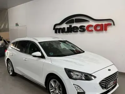 Usado Ford Focus Trend+ 120 CV (88 kW) 2019 Blanco Familiar