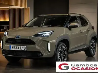Usado Toyota Yaris Active 115 CV (84 kW) 2022 Verde Utilitario
