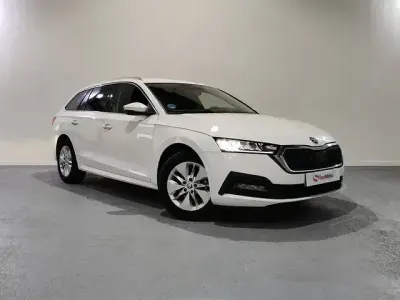 Usado Skoda Octavia Ambition 110 CV (80 kW) 2023 Blanco Familiar