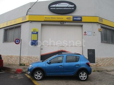 Usado Dacia Sandero Stepway 90 CV (66 kW) 2013 Azul Utilitario