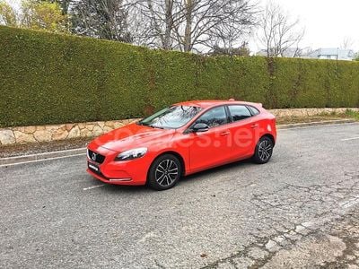 Rojo Usado 2017 Volvo V40 Momentum Familiar | 15.500 € (Un poco caro)