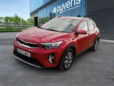 Usado Kia Stonic 101 CV (74 kW) 2023 Amarillo SUV