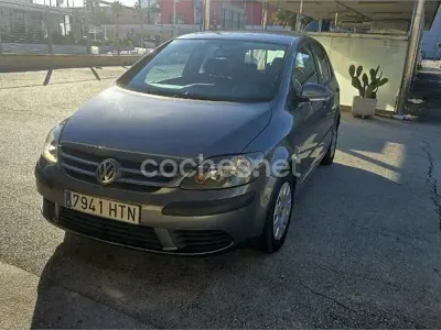 Usado VW Golf IV 75 CV (55 kW) 2005 Gris / plata Berlina