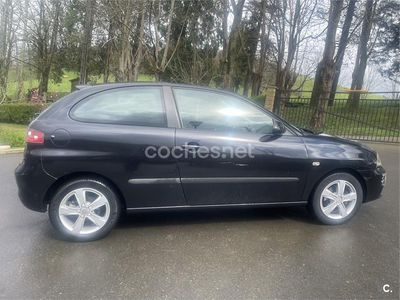 Usado Seat Ibiza Sport 100 CV (73 kW) 2007 Negro Utilitario