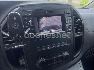 Mercedes V220
