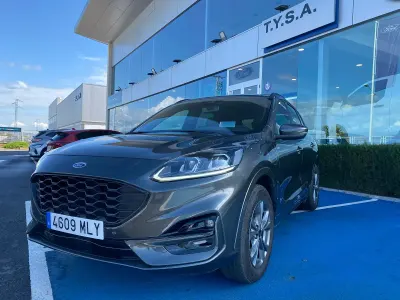 Usado Ford Kuga ST-Line 225 CV (165 kW) 2023 Gris SUV