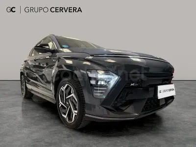 Usado Hyundai Kona N Line 129 CV (94 kW) 2024 Gris / plata SUV