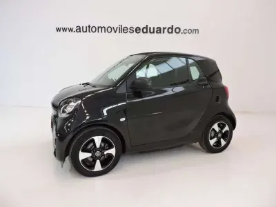 Usado Smart ForTwo Electric Drive Pure 60 kW (82 CV) 2020 Negro Coupe