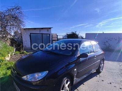 Usado Peugeot 206 110 CV (80 kW) 2004 Negro Berlina