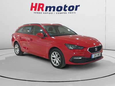 Usado Seat Leon Style 117 CV (86 kW) 2022 Rojo Familiar