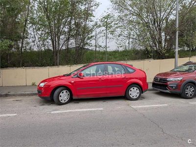 Używany Ford Focus Ambiente 90 KM (66 kW) 2007 Czerwony Sedan/Limuzyna