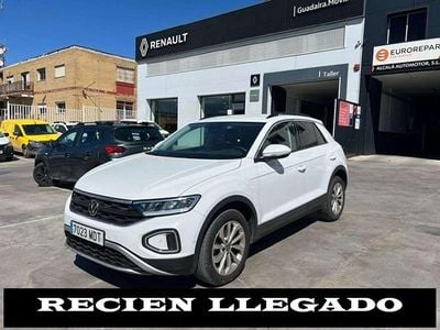 Begagnad VW T-Roc Life 116 HK (85 kW) 2023 Vit SUV