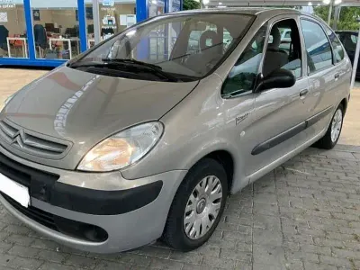 Usado Citroën Xsara Picasso Exclusive 90 CV (66 kW) 2005 Beige Monovolumen