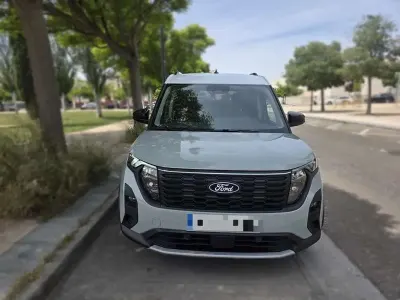 Usado Ford Tourneo Active 125 CV (91 kW) 2024 Gris Van