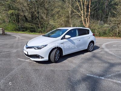 Usado Toyota Auris Hybrid Advance 136 CV (100 kW) 2017 Blanco Berlina