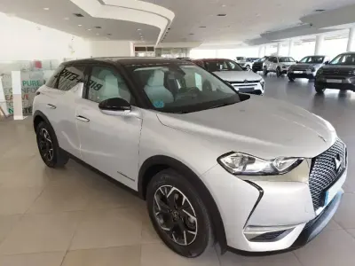 Usado DS Automobiles DS3 Crossback Connected Chic 102 CV (75 kW) 2020 Pintura chrystal pearl SUV