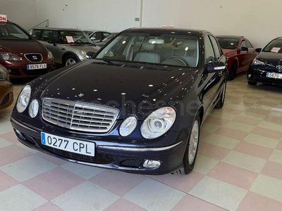 Usado Mercedes E270 Elegance 177 CV (130 kW) 2003 Azul Berlina