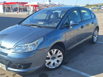 Usado Citroën C4 VTR Sport 110 CV (80 kW) 2005 Gris / plata Berlina