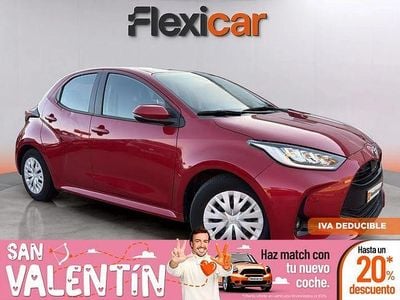 Usado Toyota Yaris Hybrid Active 116 CV (85 kW) 2023 Rojo Berlina