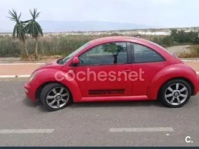 Usado VW New Beetle 90 CV (66 kW) 2000 Rojo Utilitario