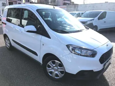 Usado Ford Tourneo Trend 102 CV (75 kW) 2019 Blanco Van