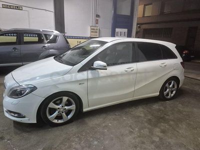 Usado Mercedes B180 109 CV (80 kW) 2012 Blanco Monovolumen