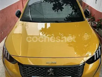 Usado Peugeot 208 GT 100 CV (73 kW) 2023 Amarillo Utilitario
