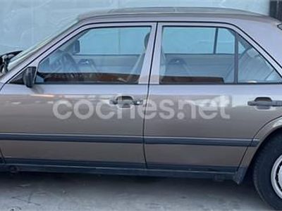 Usado Mercedes E250 90 CV (66 kW) 1993 Beige Berlina