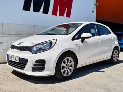 Usado Kia Rio 84 CV (61 kW) 2016 Blanco Utilitario