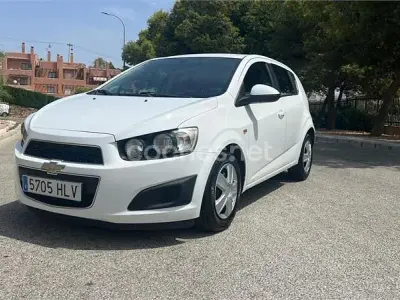 Usado Chevrolet Aveo LT 100 CV (73 kW) 2012 Blanco Berlina