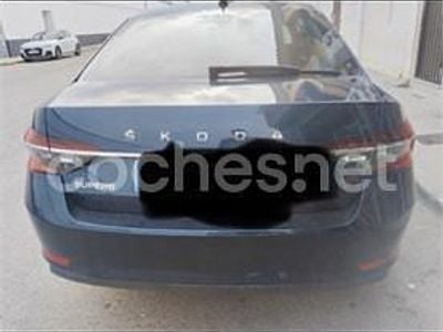Usado Skoda Superb SportLine 150 CV (110 kW) 2021 Azul Berlina