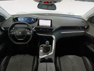 Usado Peugeot 5008 Allure 130 CV (95 kW) 2017 Blanco SUV