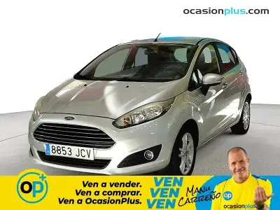 Usado Ford Fiesta Trend 95 CV (69 kW) 2015 Gris plata Utilitario