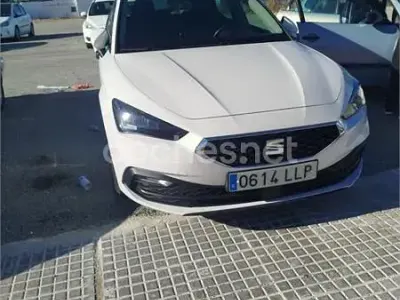 Usado Seat Leon Style 110 CV (80 kW) 2020 Blanco Berlina
