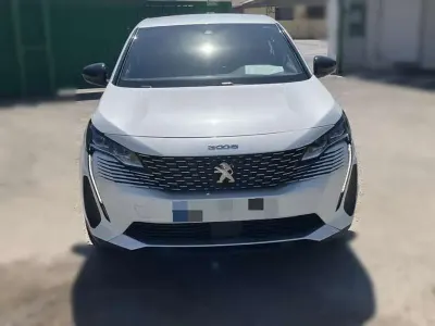 Usado Peugeot 3008 Active 131 CV (96 kW) 2024 Blanco SUV